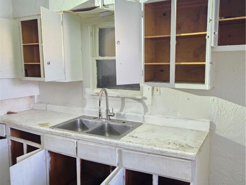 1749 Alcoy Road, Cleveland, OH 44112 Photo 3