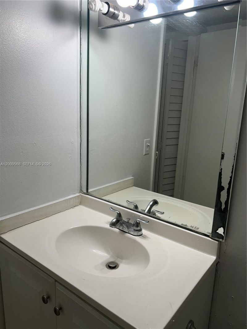 18111 NW 68th Ave, Unit F106, Hialeah, FL 33015 Photo