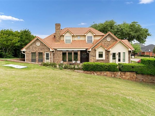 2929 Waterford Drive , Irving, TX 75063