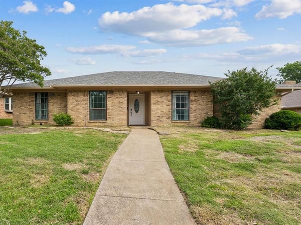 1949 Chesham Drive , Carrollton, TX 75007