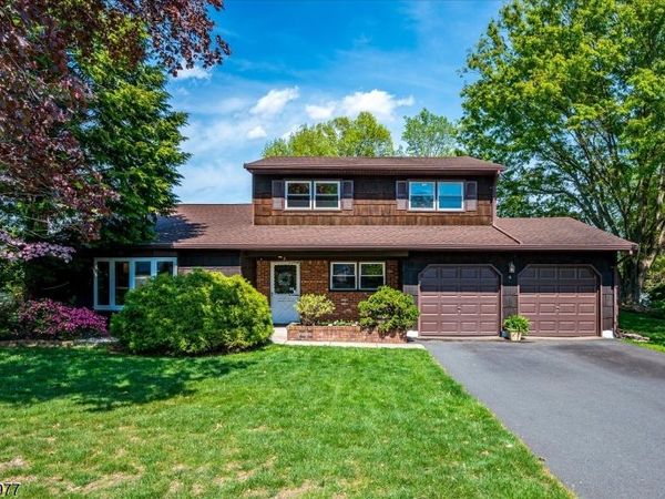4 Caldwell Ct, East Brunswick, NJ 08816