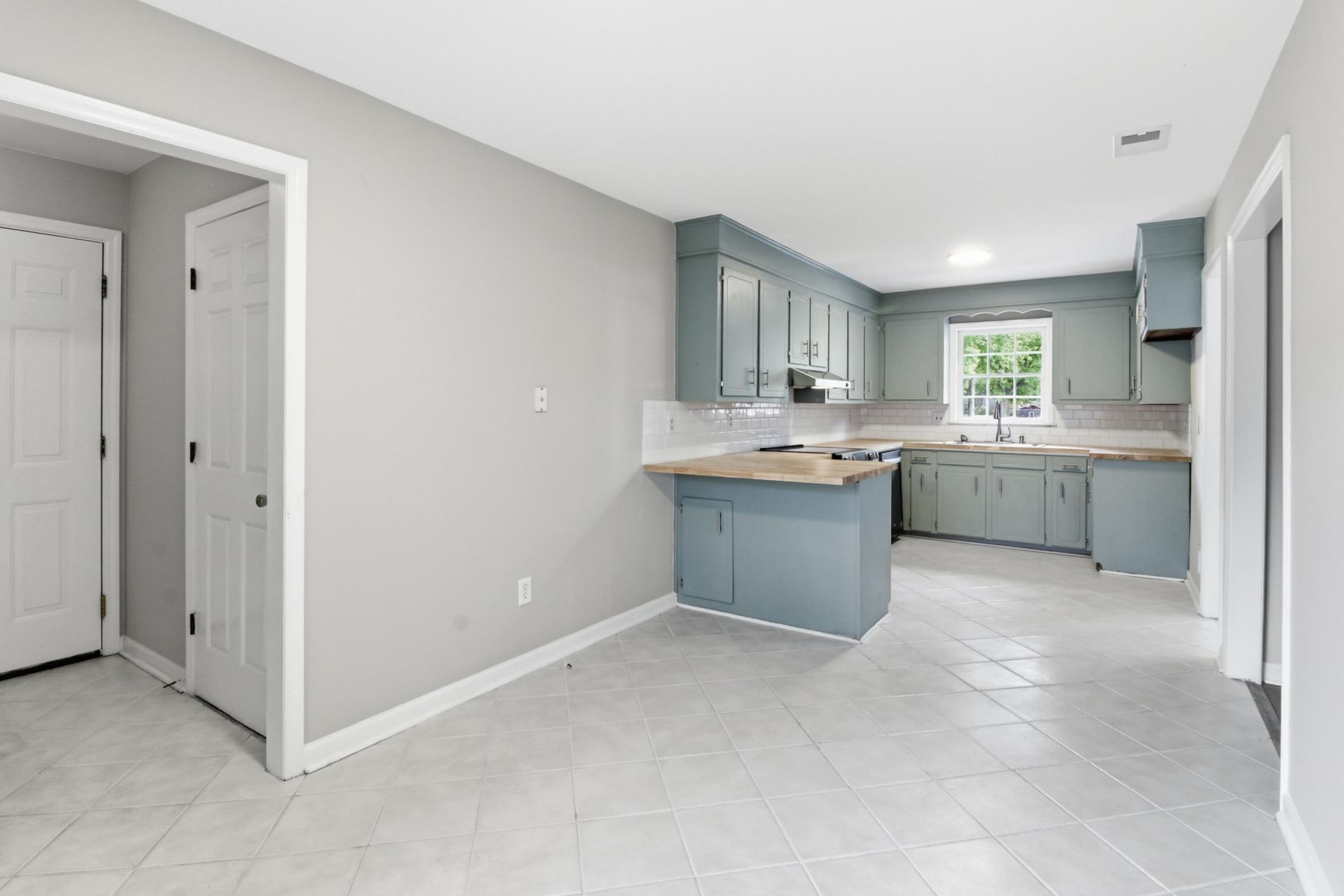 8110 Dearborne Road Photo 17