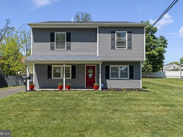 802 RENNARD LANE, MORRISVILLE, PA 19067