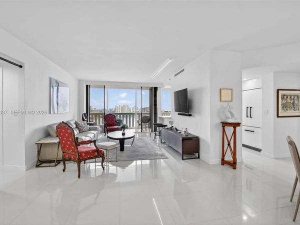 3000 Island Blvd , Unit 2404, Aventura, FL 33160