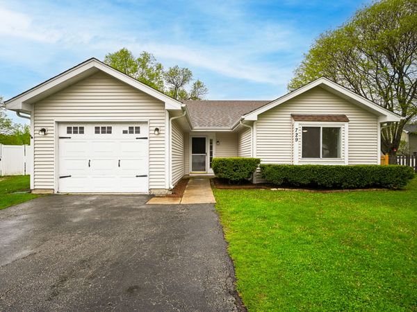 729 Hageman Place , Naperville, IL 60563