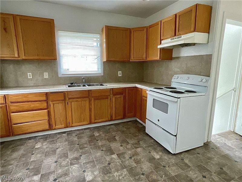 261 Russell Avenue, Akron, OH 44311 Photo 4