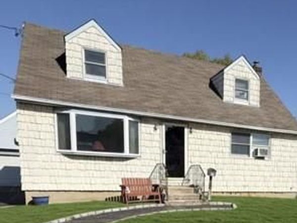 3 Layton Avenue, Hicksville, NY 11801