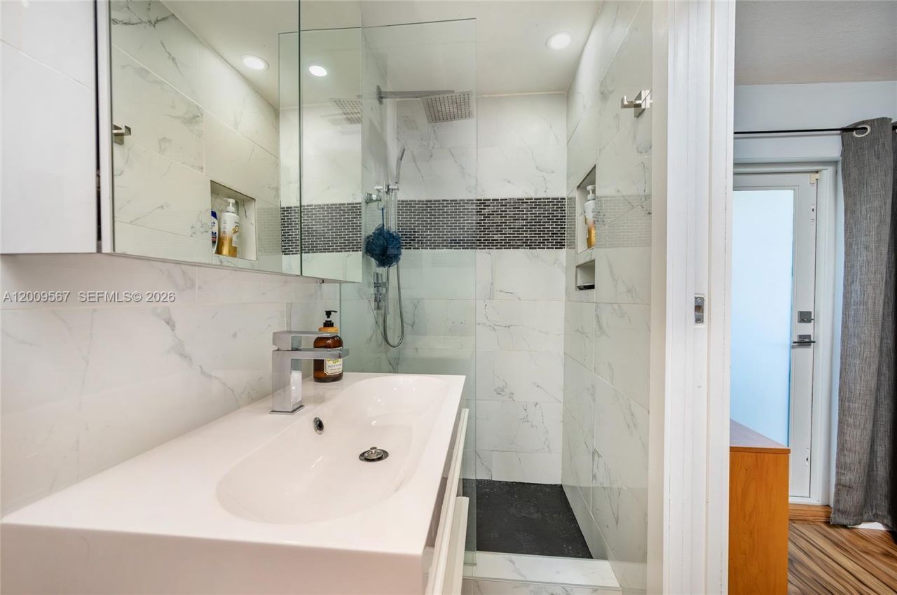 1756 71st St , Miami Beach, FL 33141 Photo