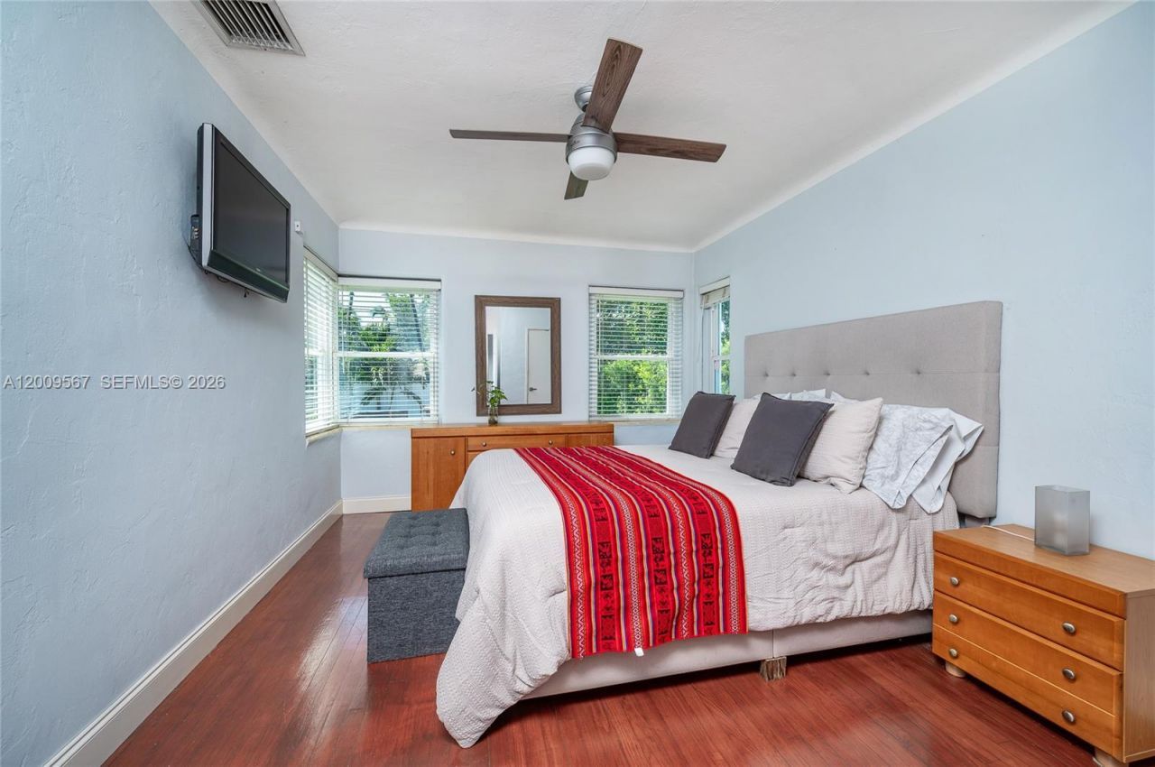 1756 71st St , Miami Beach, FL 33141 Photo