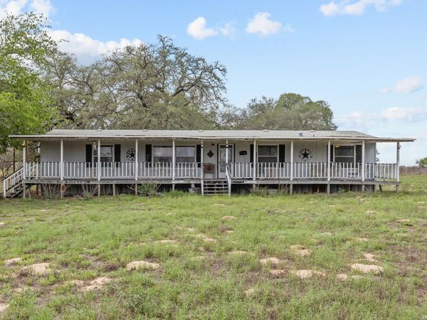 157 County Road 157, Floresville, TX 78114