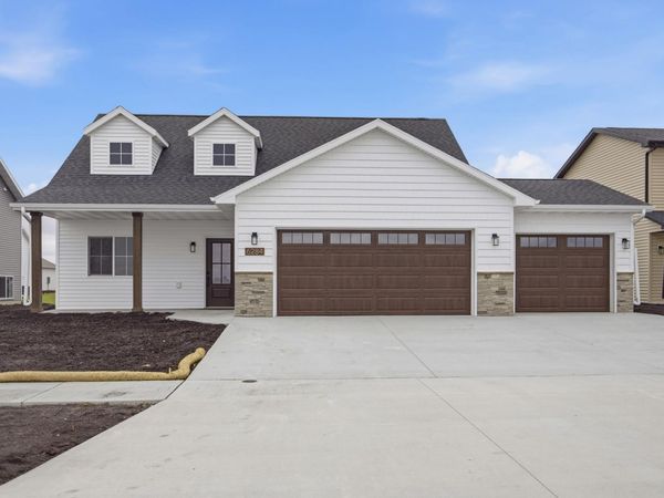 6284 85th Avenue S, Horace, ND 58047