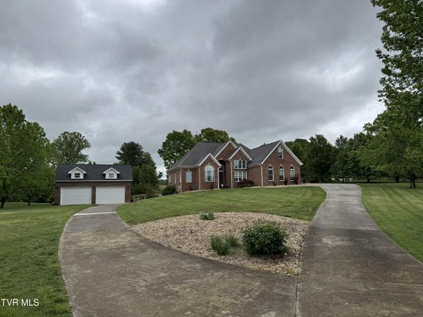 512 Club Pointe Drive, Blountville, TN 37617