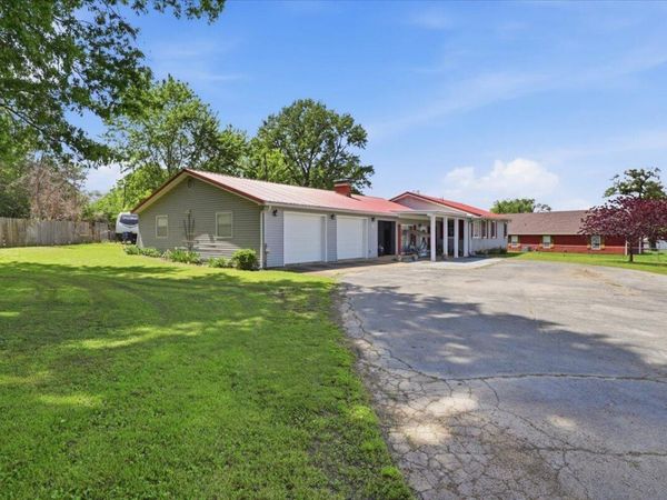 951 N Maple Street , Buffalo, MO 65622