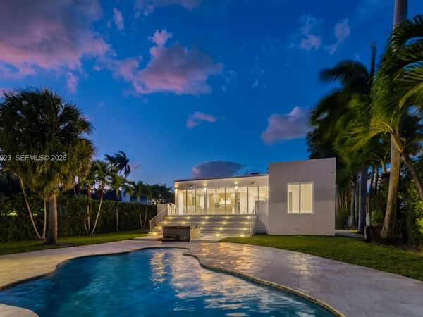 1090 NE 84th St , Miami, FL 33138