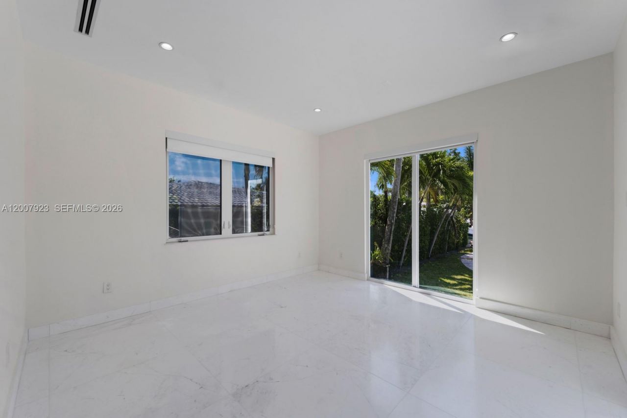 1090 NE 84th St, Miami, FL 33138 Photo