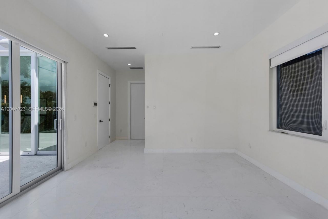 1090 NE 84th St, Miami, FL 33138 Photo