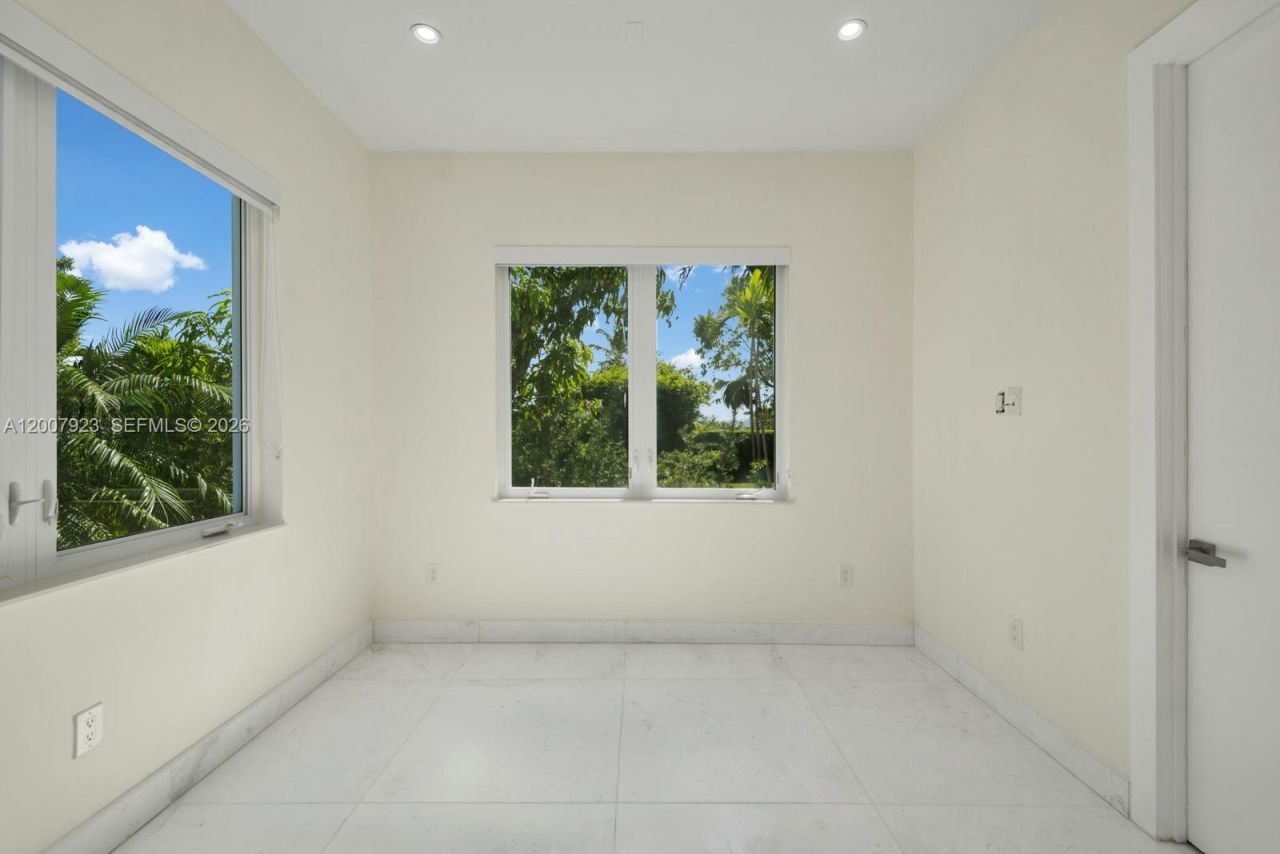 1090 NE 84th St, Miami, FL 33138 Photo