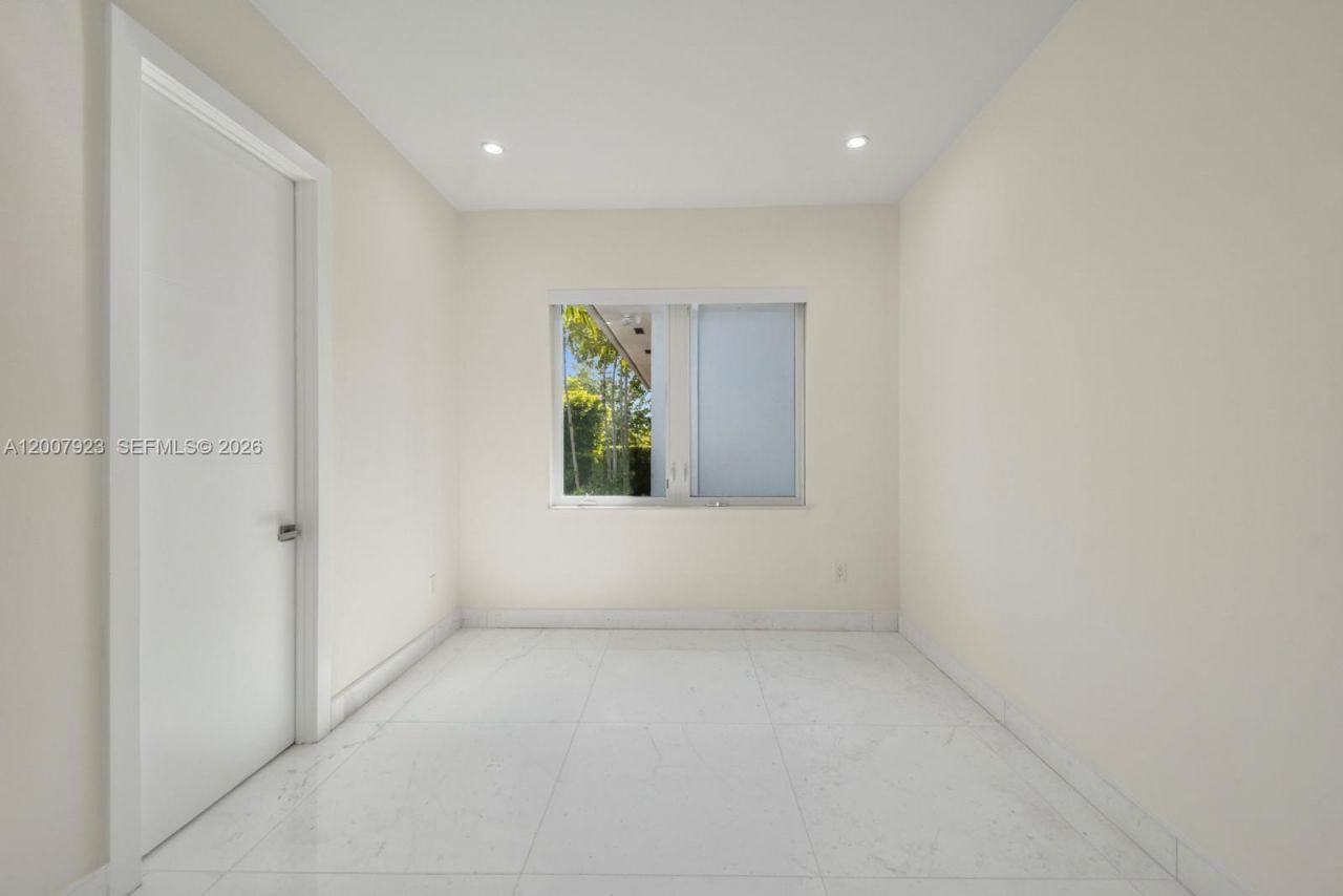 1090 NE 84th St, Miami, FL 33138 Photo