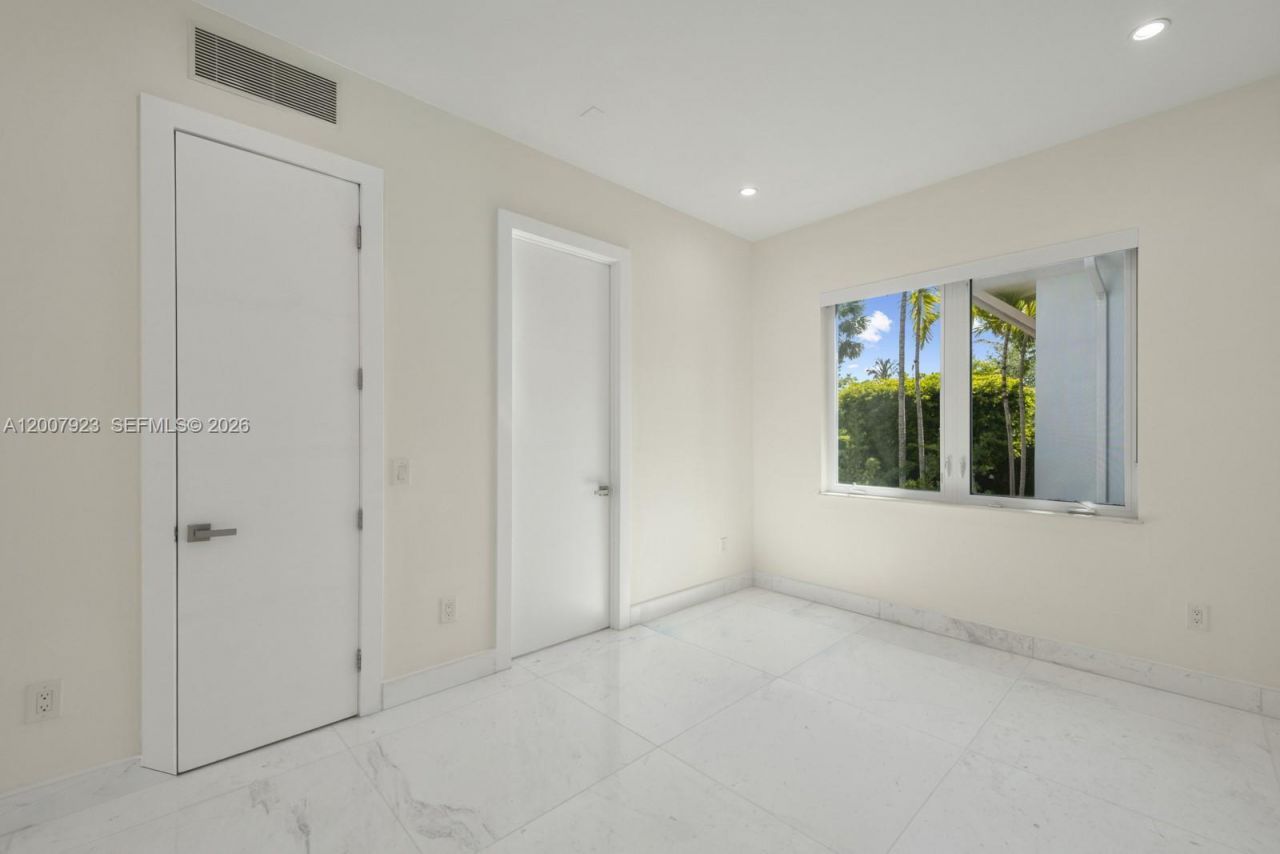 1090 NE 84th St, Miami, FL 33138 Photo