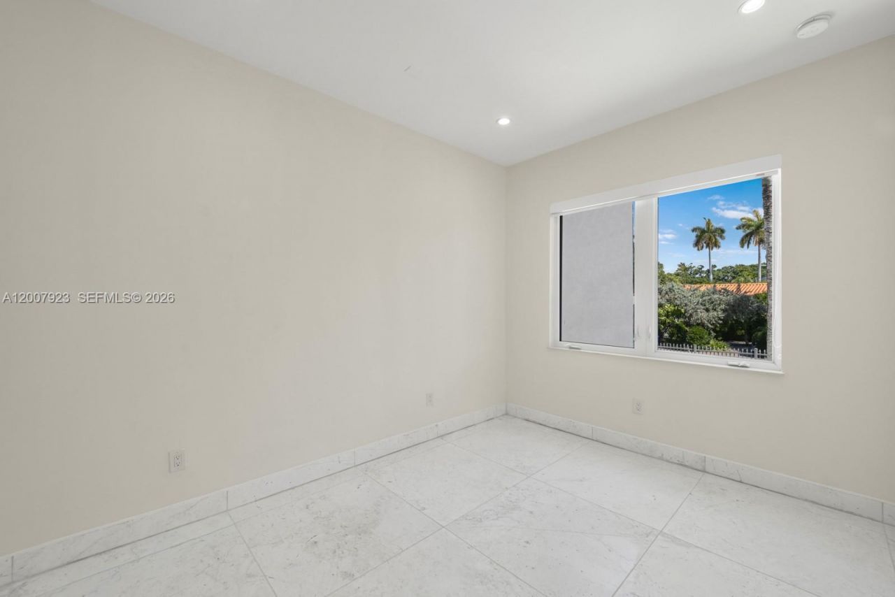 1090 NE 84th St, Miami, FL 33138 Photo