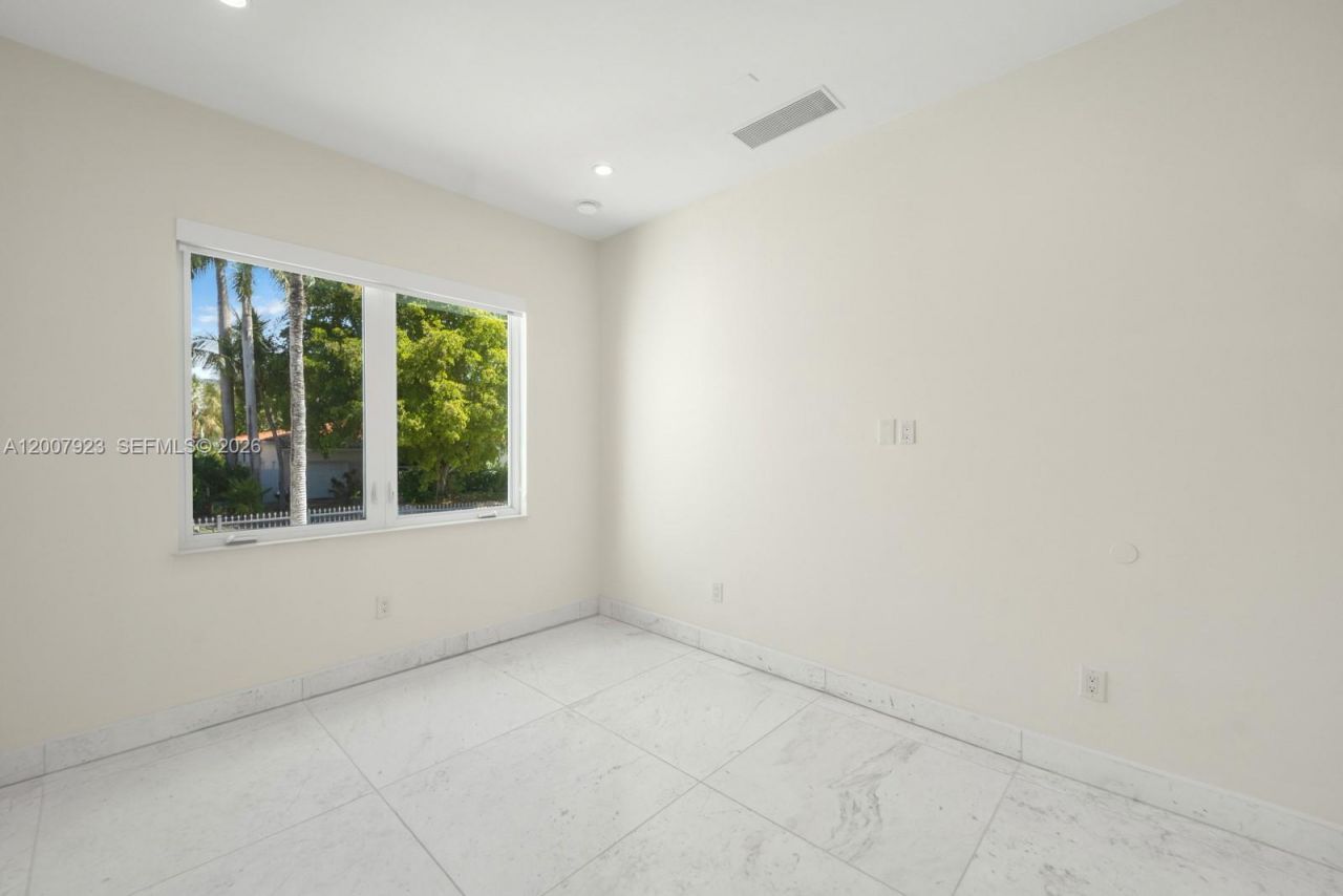 1090 NE 84th St, Miami, FL 33138 Photo