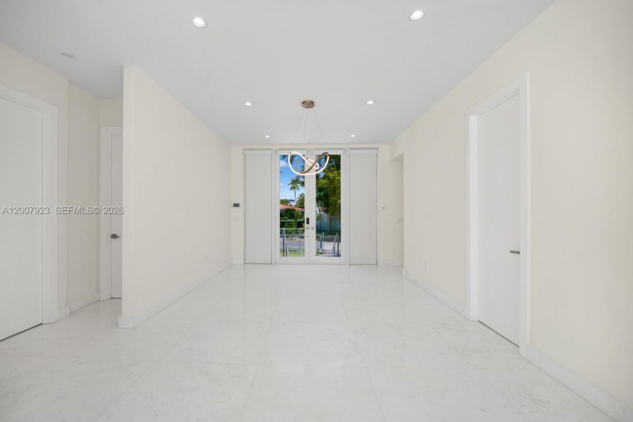 1090 NE 84th St, Miami, FL 33138 Photo