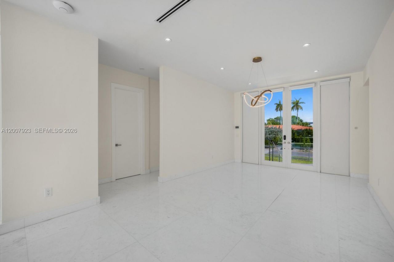 1090 NE 84th St, Miami, FL 33138 Photo