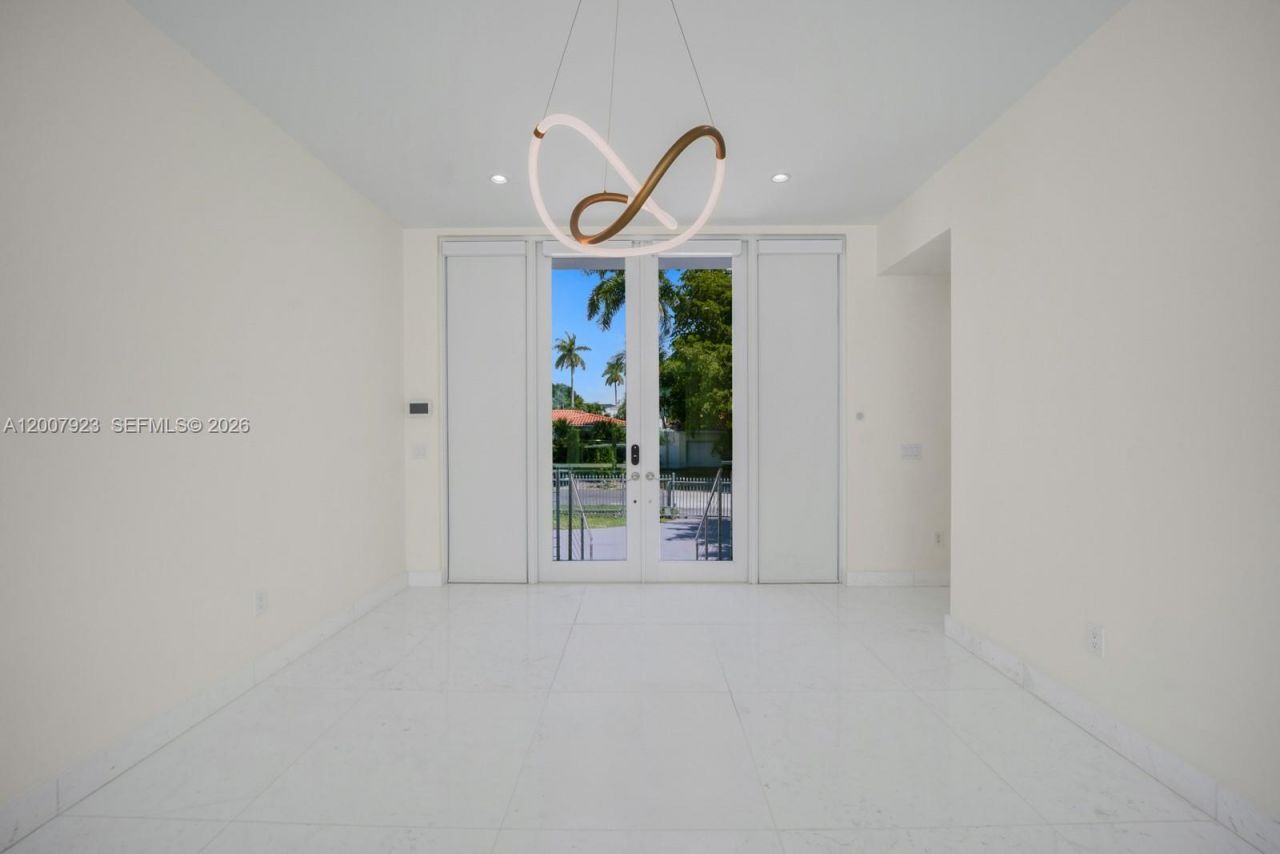 1090 NE 84th St, Miami, FL 33138 Photo