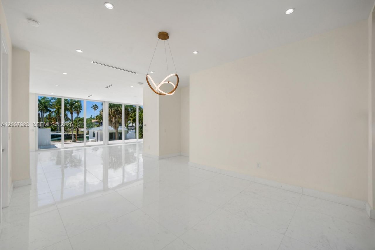 1090 NE 84th St, Miami, FL 33138 Photo