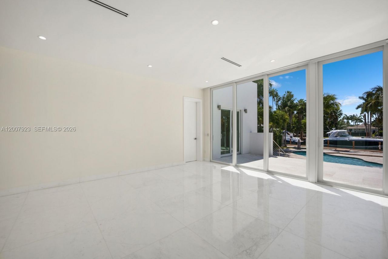 1090 NE 84th St, Miami, FL 33138 Photo