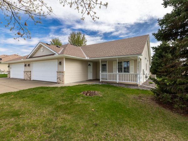 911 Prairie Oak Drive, Belle Plaine, MN 56011