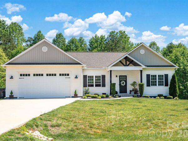 183 Falling Creek Drive, Statesville, NC 28625