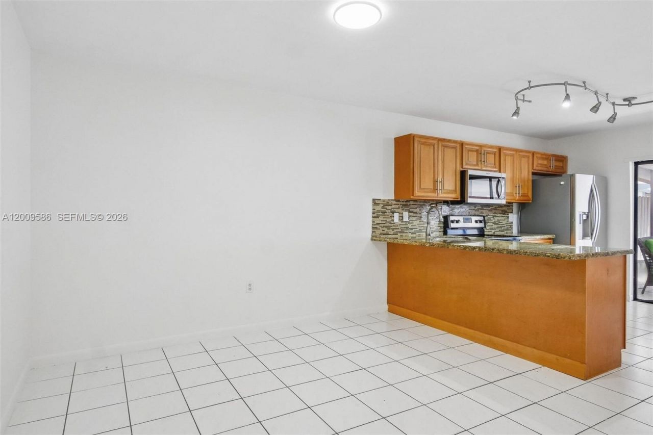 11649 NW 91st Ave, Hialeah Gardens, FL 33018 Photo