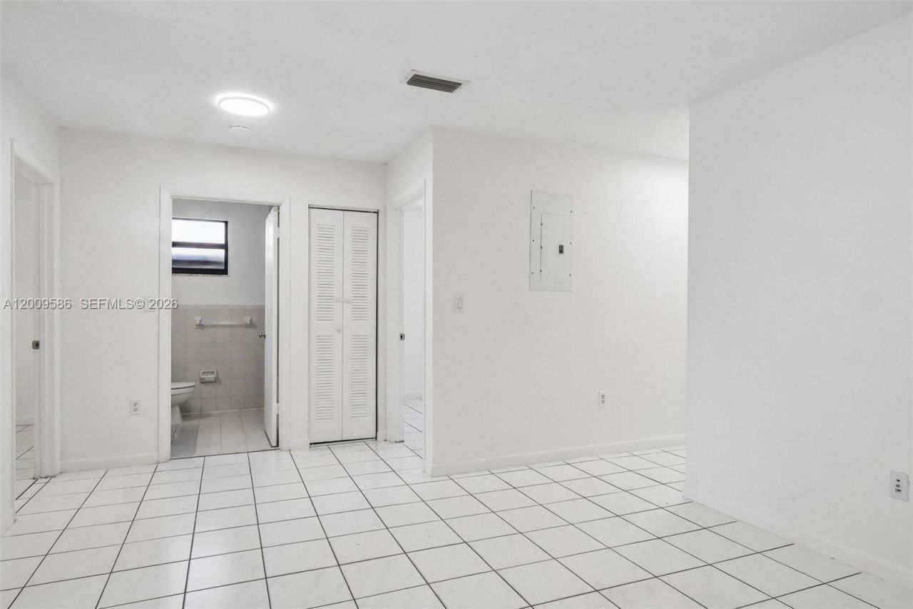 11649 NW 91st Ave, Hialeah Gardens, FL 33018 Photo