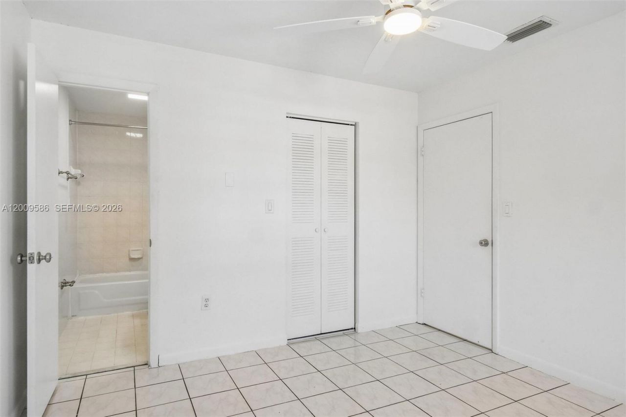 11649 NW 91st Ave, Hialeah Gardens, FL 33018 Photo