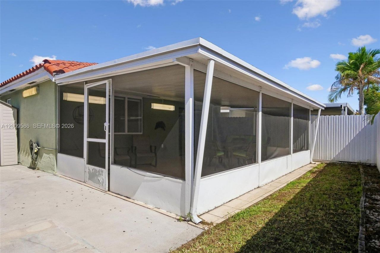 11649 NW 91st Ave, Hialeah Gardens, FL 33018 Photo
