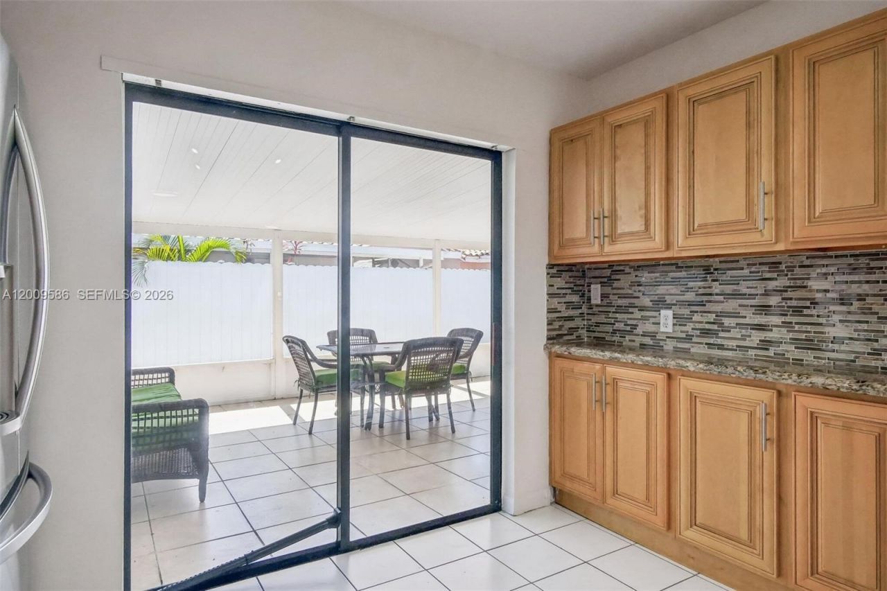 11649 NW 91st Ave, Hialeah Gardens, FL 33018 Photo