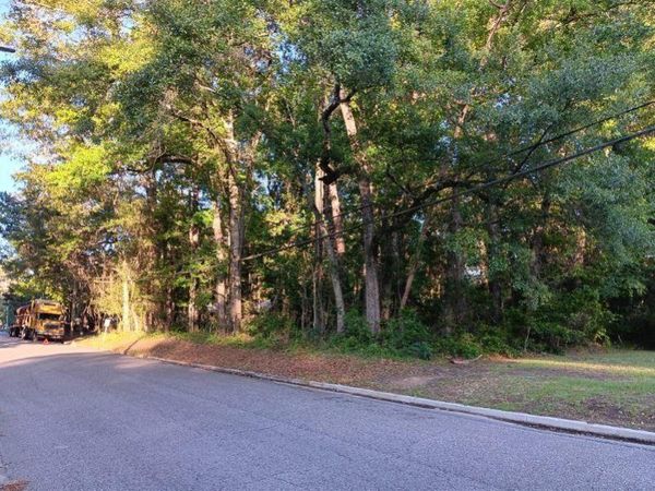 1211 Stewart Road , Mobile, AL 36605