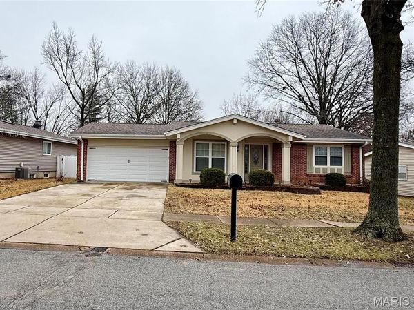 352 Turfwood Drive , Ballwin, MO 63021