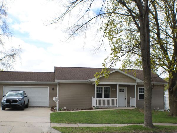 1860 Neal Ct, Green Bay, WI 54302