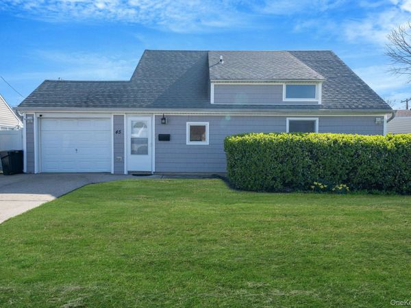 45 Cobalt Lane , Westbury, NY 11590
