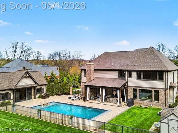8135 Pine Knob Meadows Drive, Clarkston, MI 48348