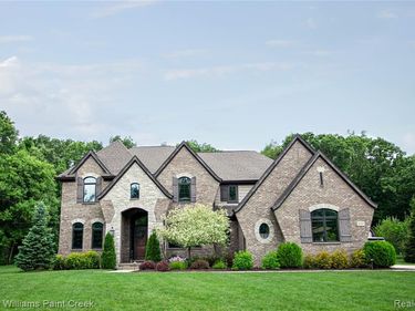 8135 Pine Knob Meadows Drive, Clarkston, MI 48348