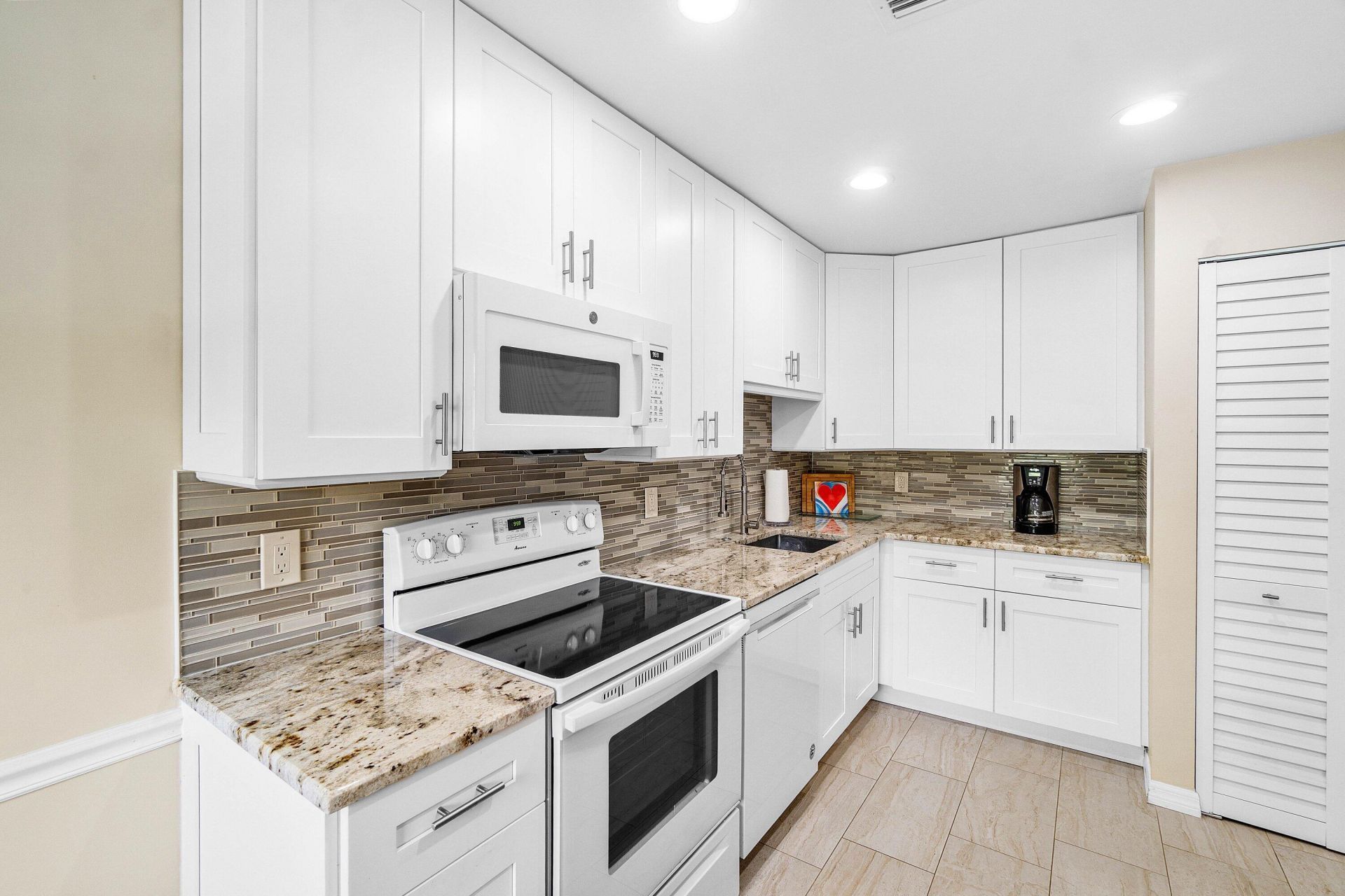 24 Stratford Drive E, Unit E, Boynton Beach, FL 33436 Photo