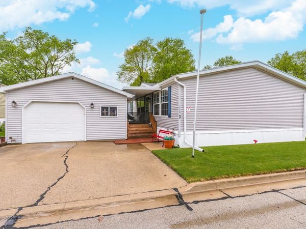 1129 11th Street , Bloomington, IL 61704