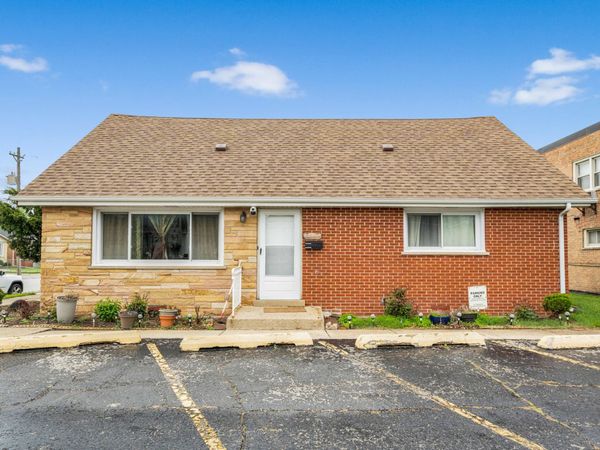 5930 W 79th Street , Burbank, IL 60459