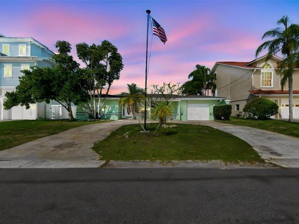 300 DRIFTWOOD DRIVE W, PALM HARBOR, FL 34683