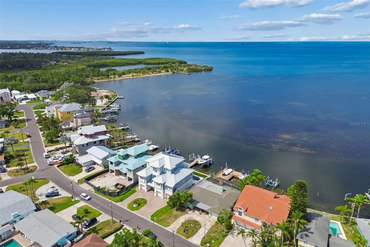 300 Driftwood Drive W, Palm Harbor, FL 34683 Photo