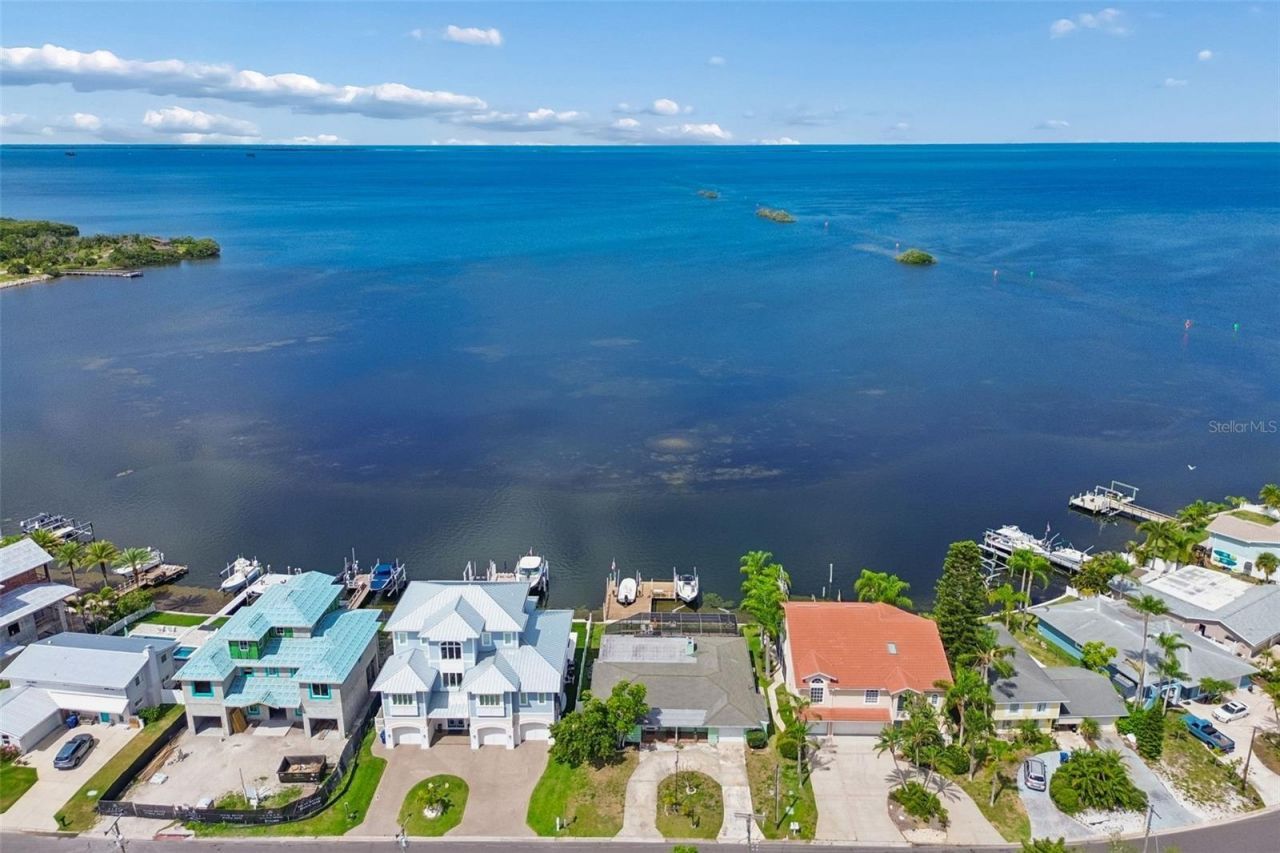 300 Driftwood Drive W, Palm Harbor, FL 34683 Photo
