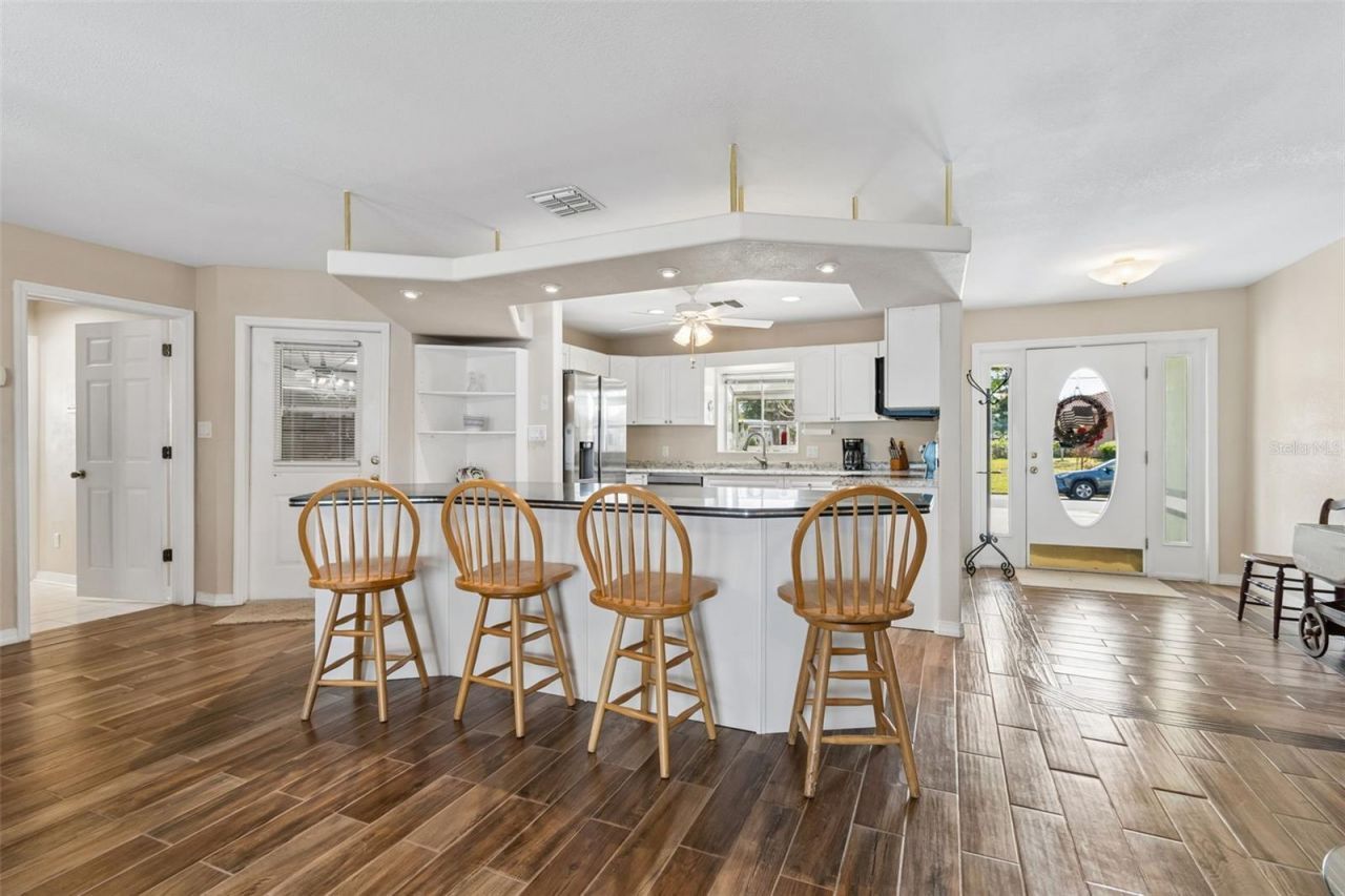 300 Driftwood Drive W, Palm Harbor, FL 34683 Photo